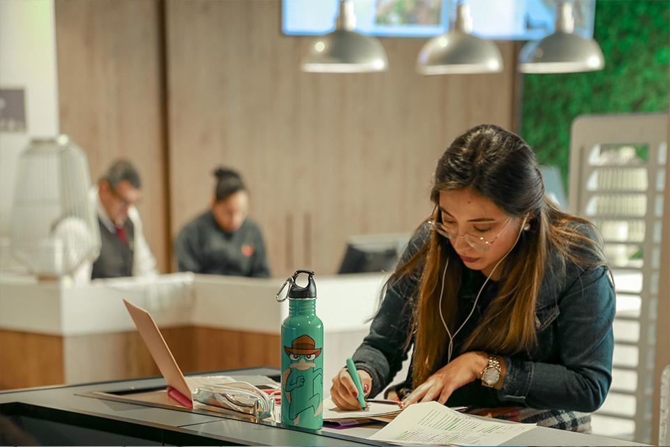 Investigación Y Creación - Pontificia Universidad Javeriana