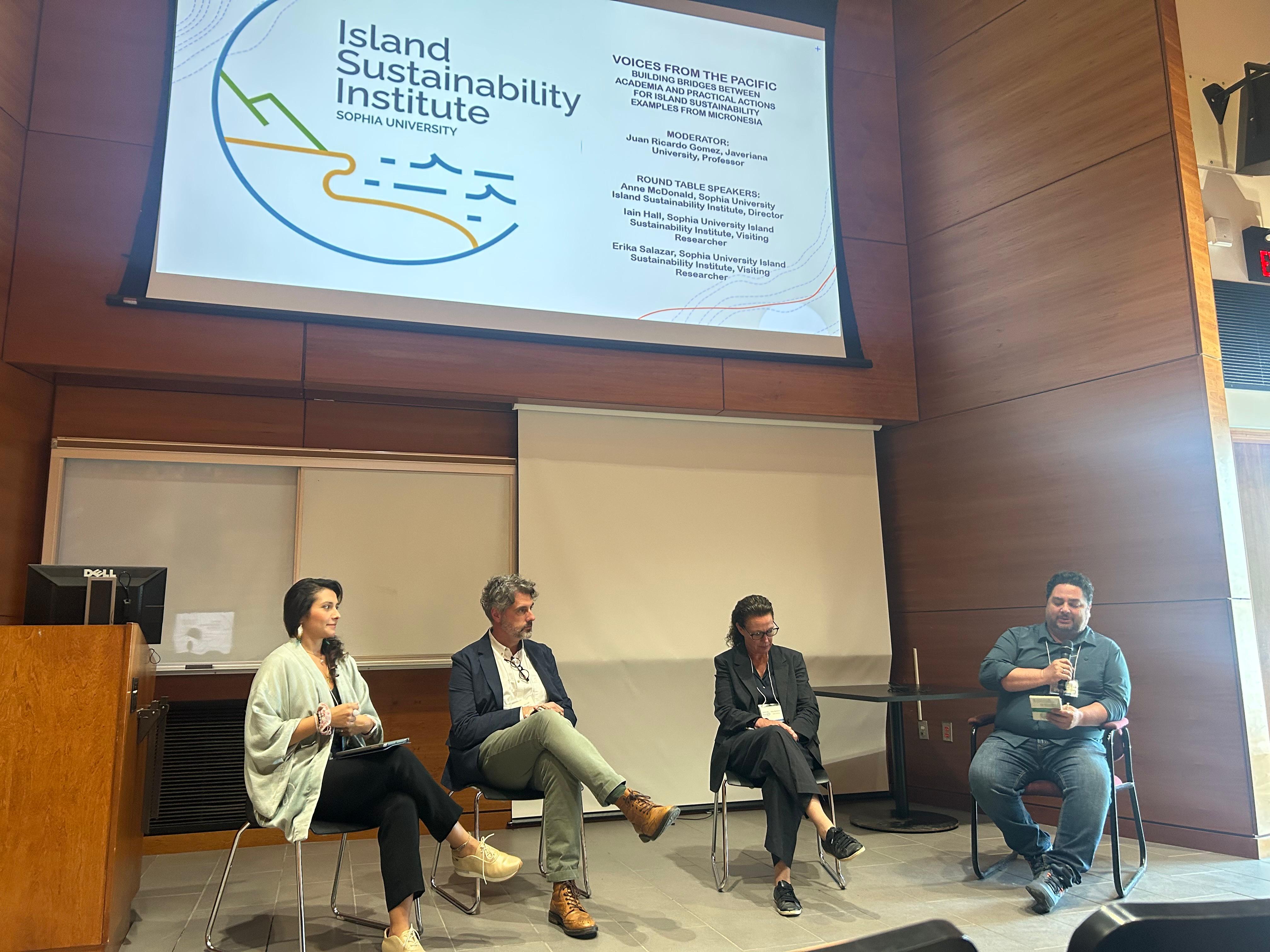 Profesores de la Facultad exponiendo en Conferencia Internacional sobre Sostenibilidad Insular y Cambio Climático 